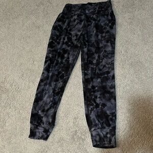 Athleta women’s salutation printed jogger. Size medium. Color blue/gray tie dye